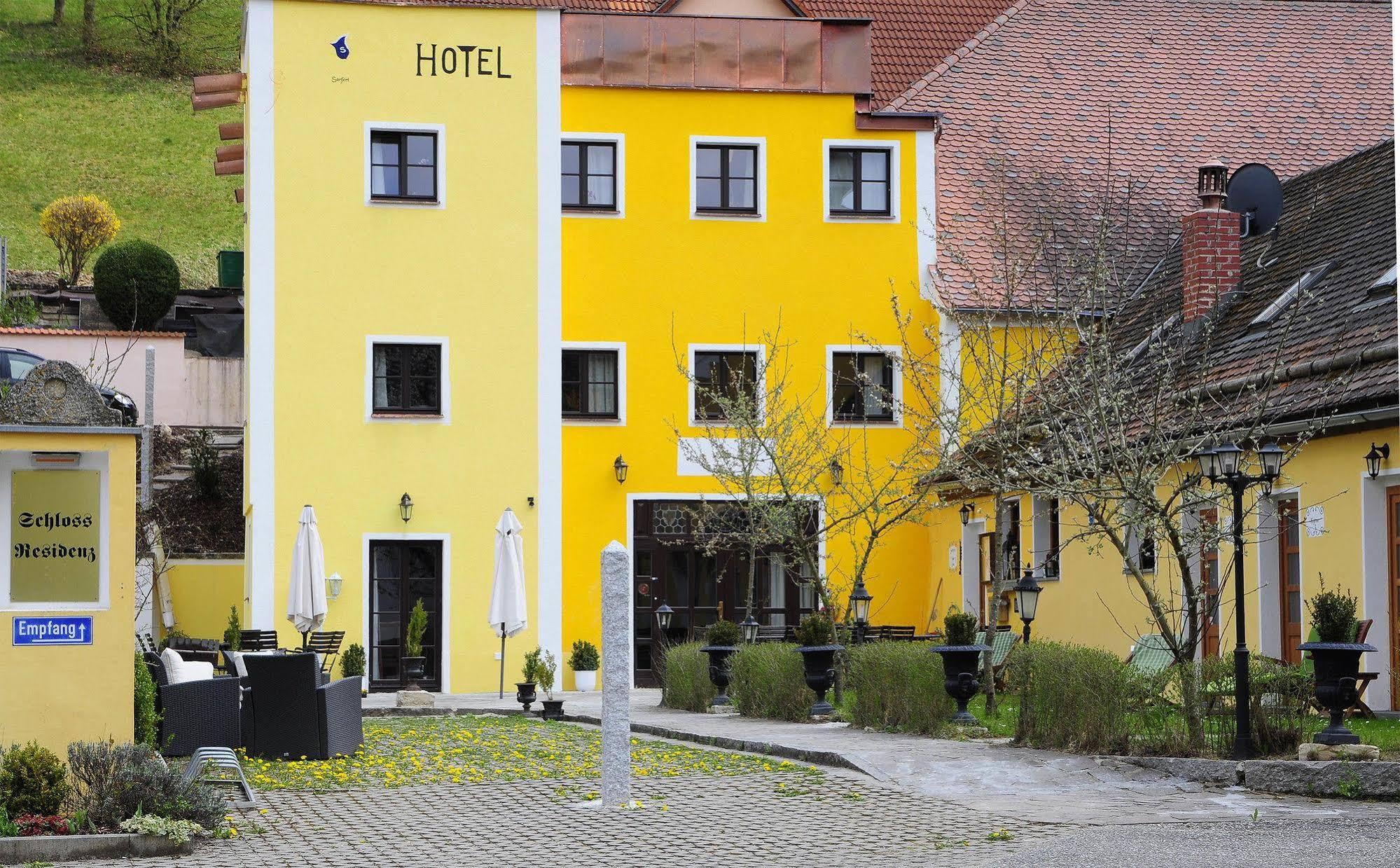 Hotel Schlossresidenz Heitzenhofen Duggendorf Exterior photo