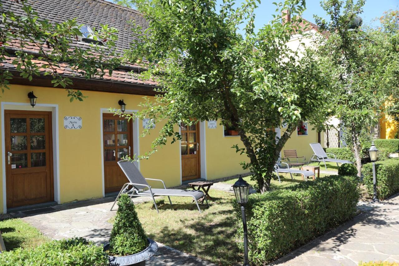 Hotel Schlossresidenz Heitzenhofen Duggendorf Exterior photo