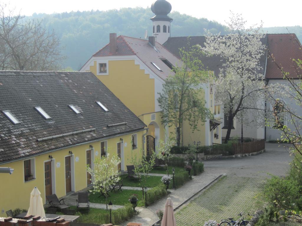 Hotel Schlossresidenz Heitzenhofen Duggendorf Exterior photo