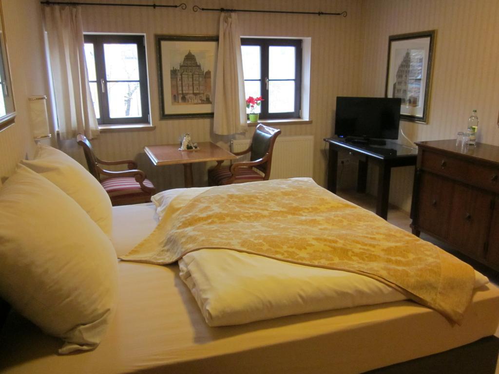 Hotel Schlossresidenz Heitzenhofen Duggendorf Room photo