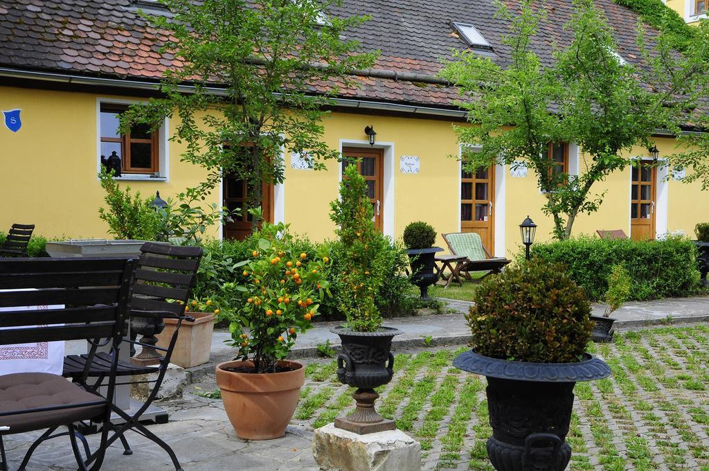 Hotel Schlossresidenz Heitzenhofen Duggendorf Exterior photo