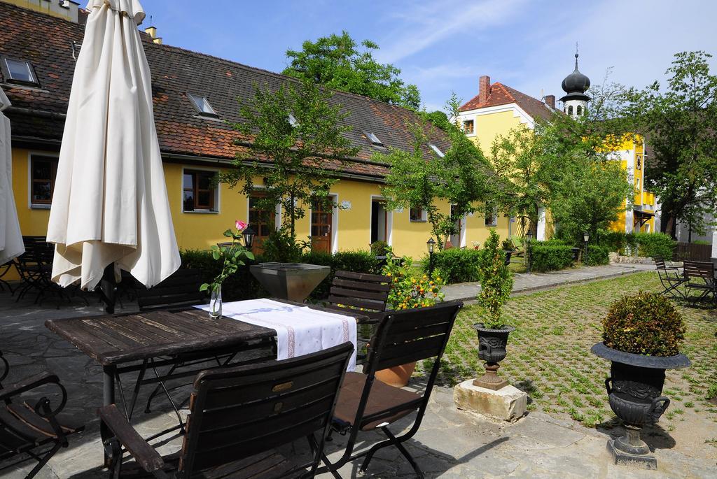 Hotel Schlossresidenz Heitzenhofen Duggendorf Exterior photo