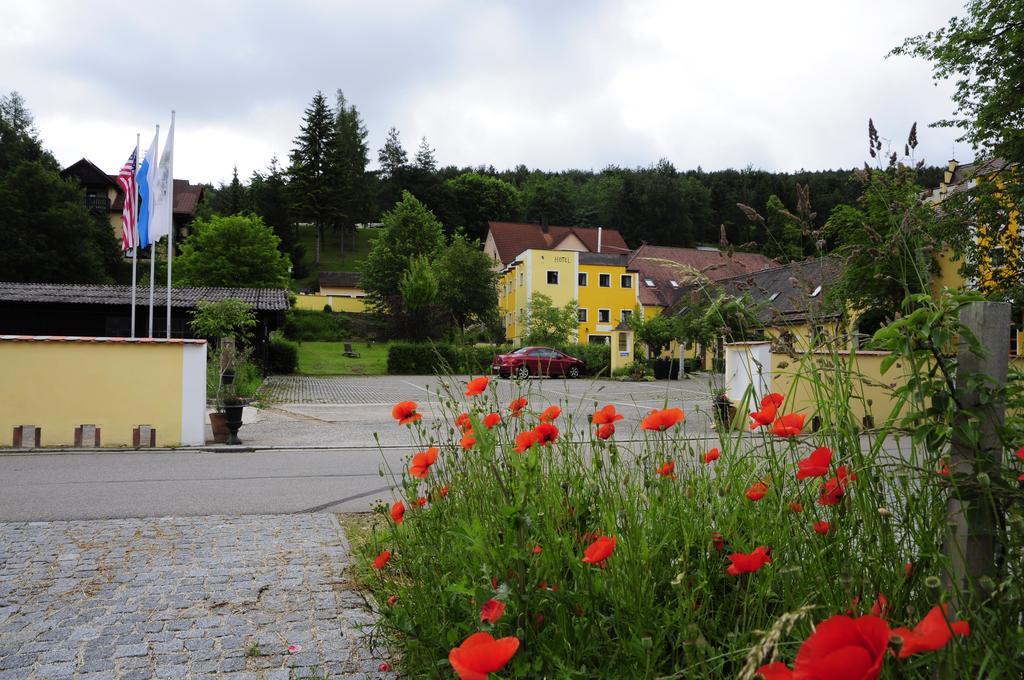 Hotel Schlossresidenz Heitzenhofen Duggendorf Exterior photo