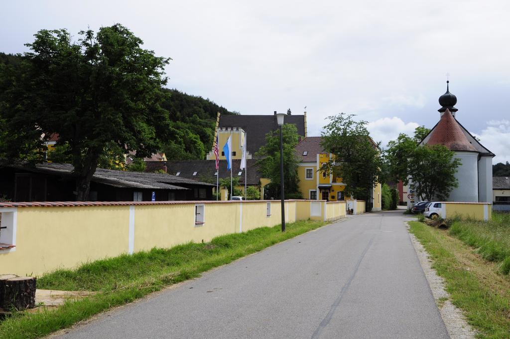 Hotel Schlossresidenz Heitzenhofen Duggendorf Exterior photo