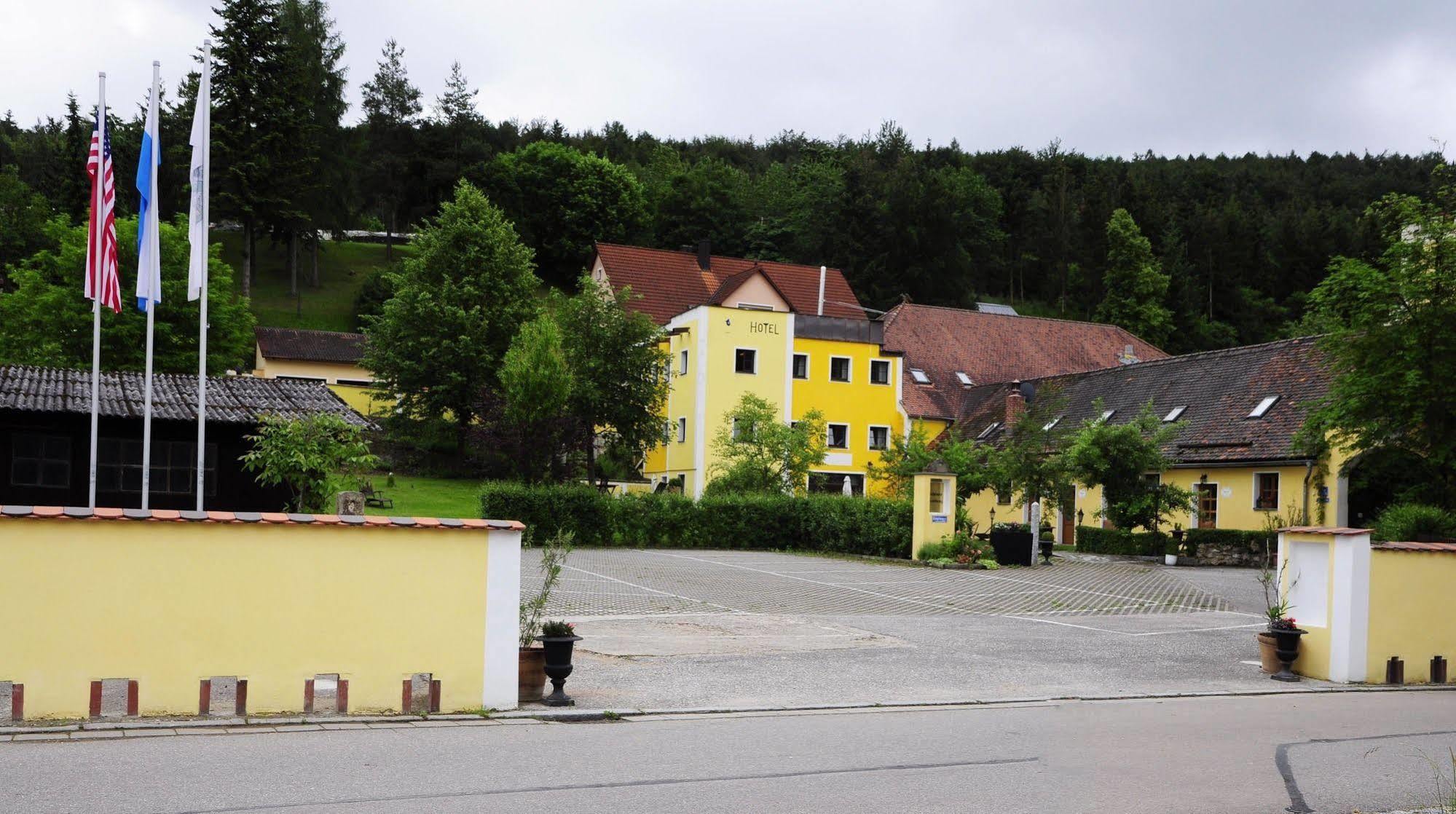 Hotel Schlossresidenz Heitzenhofen Duggendorf Exterior photo